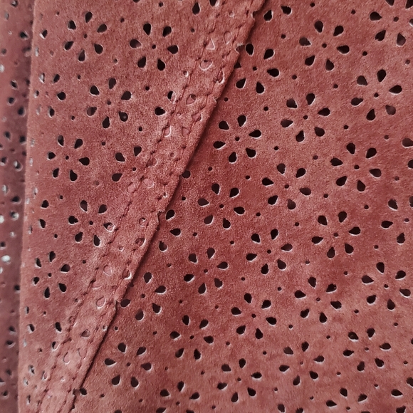 Suzanne Somers Soft Suede Shawl & Matching turtleneck shirt - Picture 4 of 7